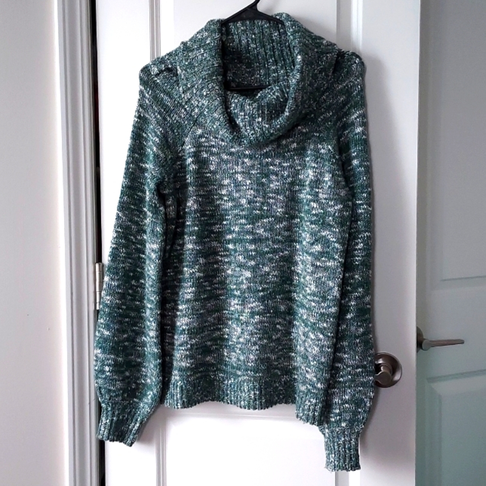 Cloud Chaser long sleeve turtleneck sweater green white large